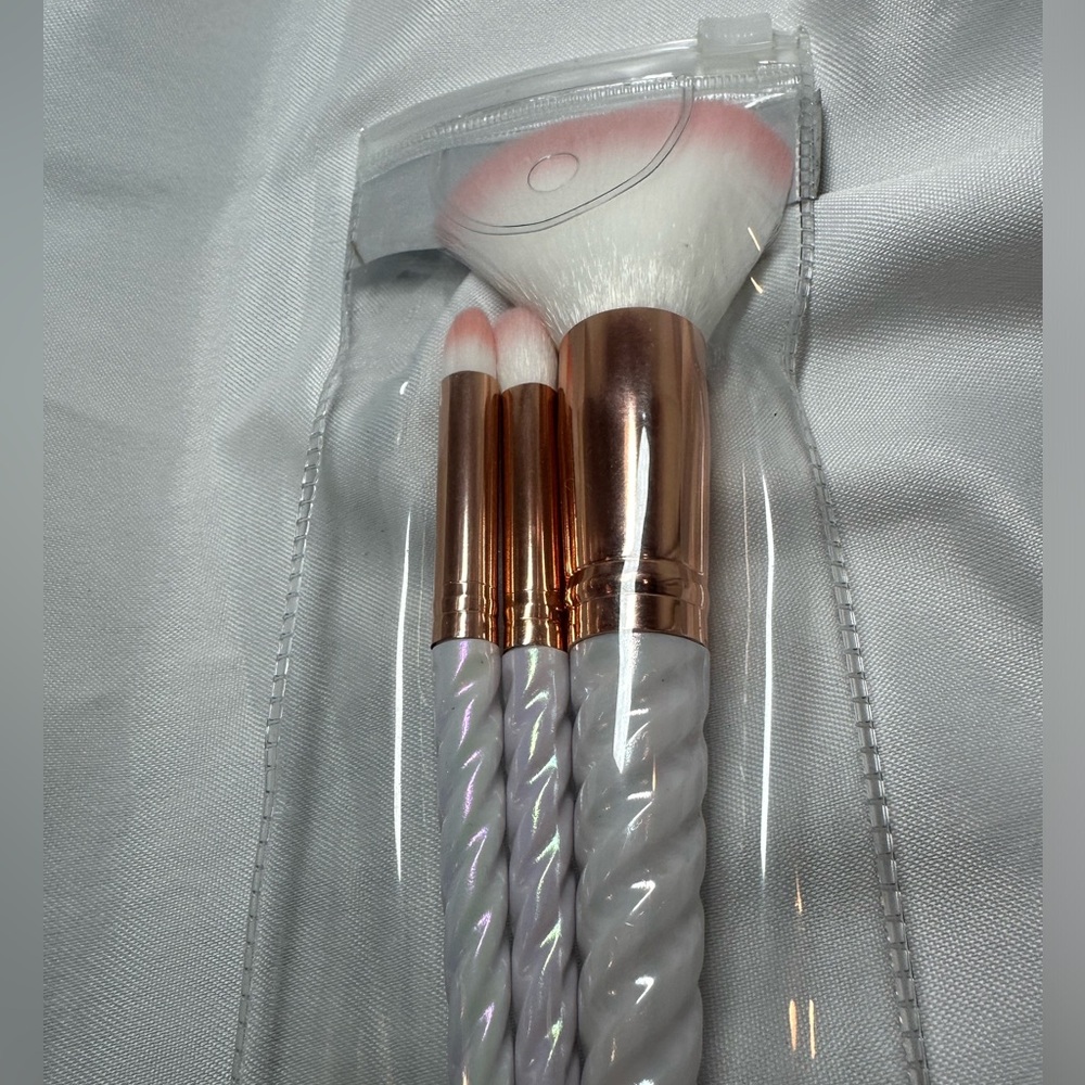 Unicorn Brushes 3 piece Set - Picture 4 of 5